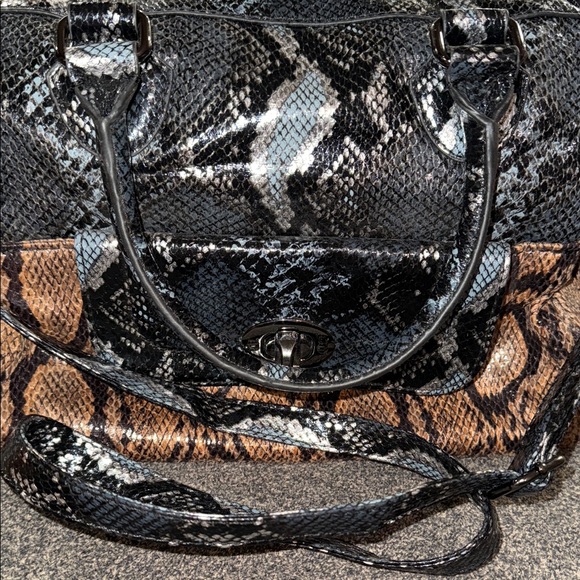 Carlos Santana cross body handbag Black and Gray Snake Print - Picture 2 of 10